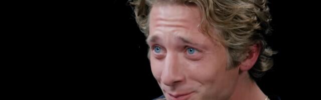 Jeremy Allen White tells restaurant stories while conquering Hot Ones