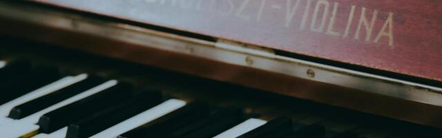 Save 67% on lifetime piano lessons with Skoove Premium
