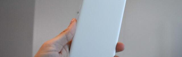 This Extremely Slim Phone Is Hitting Apple and Samsung Where It Hurts