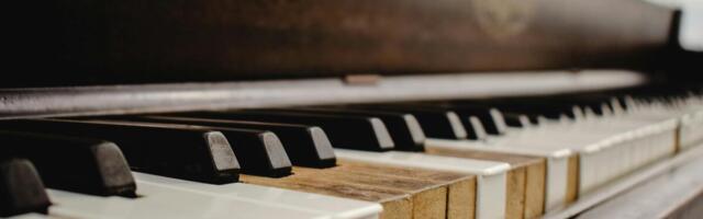 Learn piano for less than $24 a year with this AI-powered piano tutoring app