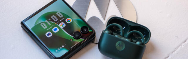 Lowest price ever: Motorola Razr Ultra 2025 drops to $999.99, in one color