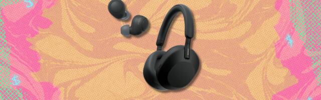 The Sony XM5 headphones now come with free earbuds at Amazon