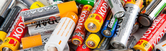 This Cheap Gadget Converts AA Batteries Into A D Battery - Here's How