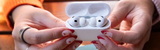 Apple’s AirPods with cameras for AI are apparently close to production