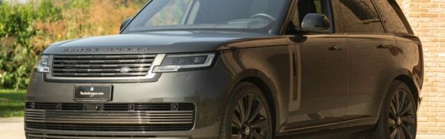 The 2023 Land Rover Range Rover SE SWB PHEV SUV