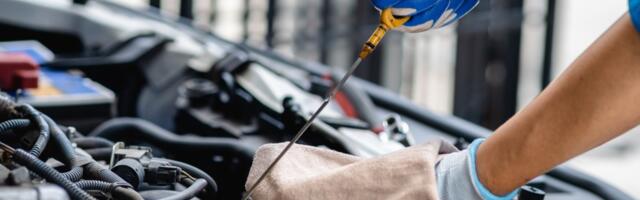 How To Read Your Car's Oil Level On A Dipstick