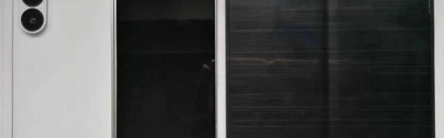 Samsung Galaxy Z Fold6 and Galaxy Z Flip6 dummy units pose for a photoshoot