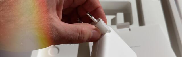 Every Apple Product That Comes With A Charger (And The Ones That Don't)