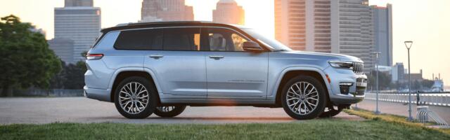 The 2023 Jeep Grand Cherokee L Summit 4X4 SUV