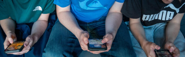 A study shows that cellphone bans didn't improve US students' test scores