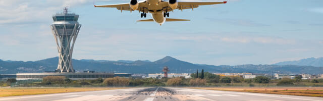 Why Do Airplanes Take Off And Land Into The Wind?