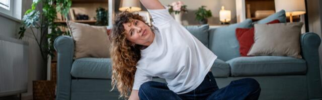 Kris Jenner's orthopedic surgeon shared 4 tips to improve your posture if you work at a desk all day