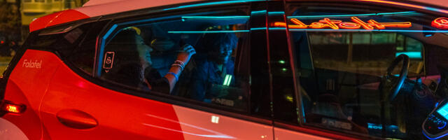 Cruise Autonomous Vehicle Gets Stuck in Wet Concrete In San Francisco