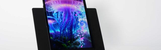 Lenovo demos laptop with a screen you can swivel into portrait mode