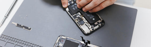 A Man Bought Two Refurbished iPhones From Temu - Here's What He Found When He Opened Them