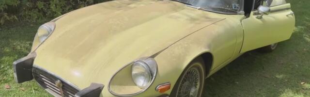 This Jaguar Was Left Untouched For 15 Years, And Its First Wash Is Mesmerizing To Watch