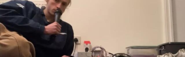 Raspberry Pi Zero drives robotic car using voice commands