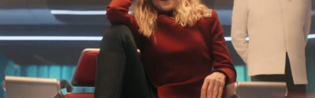 I Love That Holly Hunter Can’t Sit in a Chair Normally on ‘Starfleet Academy’