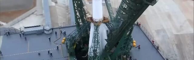 Before a Soyuz launch Thursday someone forget to secure a 20-ton service platform