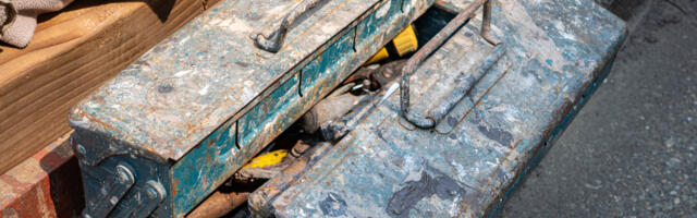 Here's What You Should Use To Clean A Tool Chest