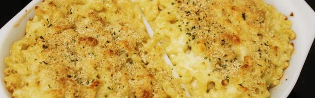 I tried Martha Stewart's and Ina Garten's baked mac and cheese recipes. The best added an unexpected ingredient.