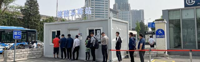 China’s Domestic Travel Curbs Upend Lives of Commuter Workers