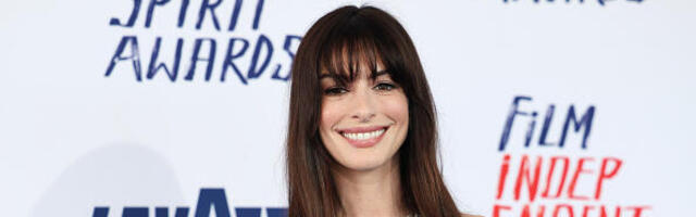 Anne Hathaway reveals she had miscarriage while playing pregnant character Off-Broadway