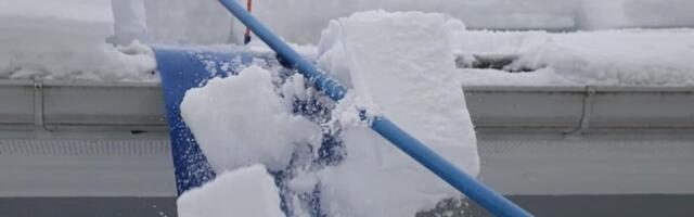 Clearing snow doesnt need to be hard — this trending roof rake is under $160 at Amazon