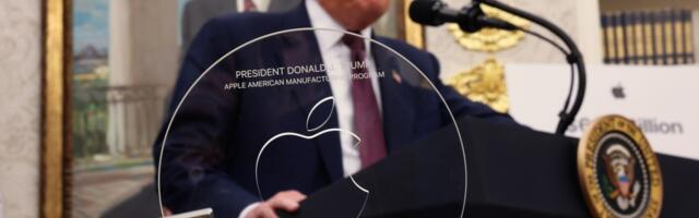 Apple made a 24k gold and glass statue for Donald Trump