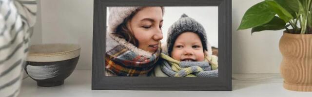 Our favorite Aura digital photo frame is $40 off for Black Friday
