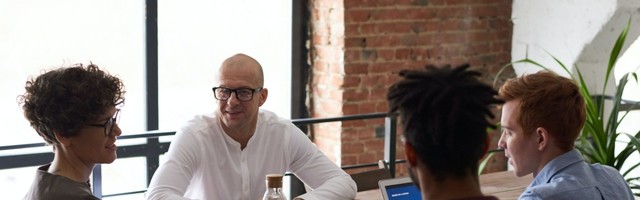 What are the advantages of US versus European VCs?