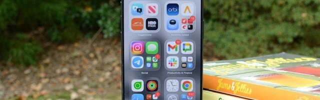 How to customize your iPhone home screen with iOS 26