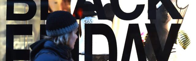 16 photos show how unhinged Black Friday shopping used to be