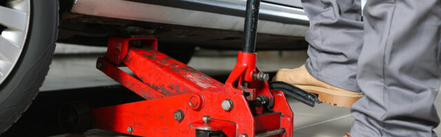 What Is The 3/4 Rule When Using A Floor Jack & Why Is It Important To Follow?