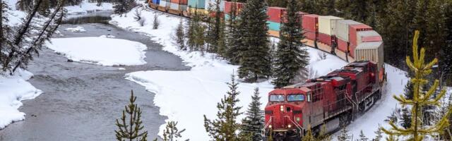 How Can a Locomotive Pull a Long Train That’s Much Heavier?