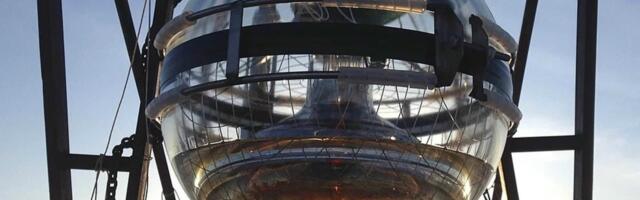 Под чёрным льдом Байкала