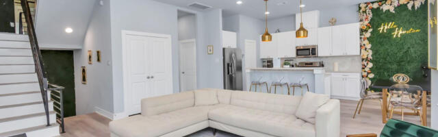 Upscale Hotels Plant Fake Reviews When High-End Vacation Rentals Come to Town