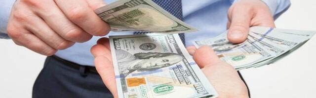 How to Get Your First 100 Paying Customers: A Step-by-Step Guide