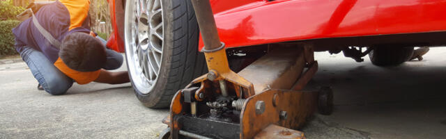4 Dangerous Mistakes People Make When Using A Floor Jack And Jack Stands