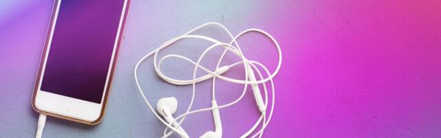 This DIY Hack Turns Your Old Phone Into a Dedicated MP3 Player