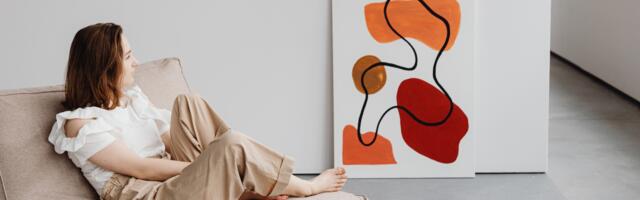 Psychology says preferring minimalist spaces over clutter reveals these 9 cognitive qualities