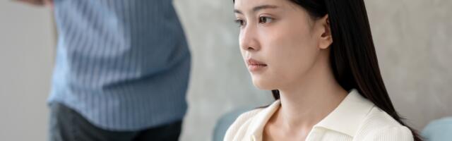 Psychology says people who go very still when they’re upset — no fidgeting, no shifting, almost no movement — aren’t calm or indifferent; they’re often the ones for whom stillness became the only safe response to something overwhelming