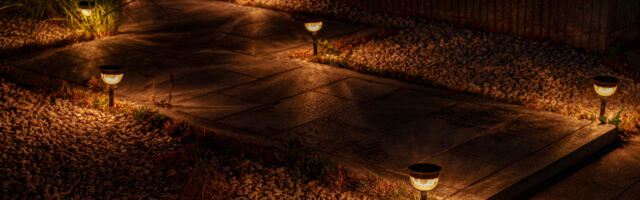 'Great Design, Easy Setup': Home Depot Has Highly-Rated Solar Lights For $8