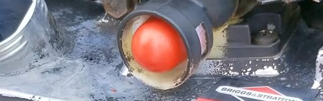 Here's What Your Mower's Primer Bulb Is For And How It Works
