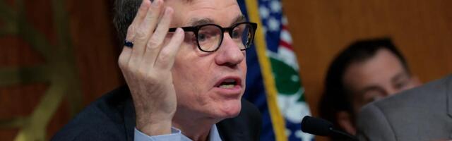 Key Senate Democrat wants U.S. crypto bill to move, and SEC chief reveals danger of defeat