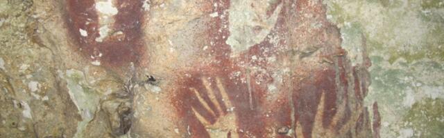 Incredible Hand Stencil With Claw-Like Fingers Could Be Oldest Known Cave Art
