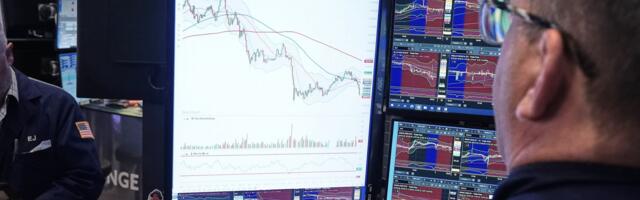 Nasdaq tumbles 4% as shares in chip and memory groups sink