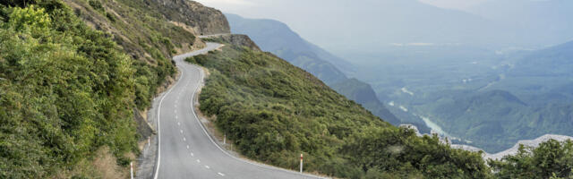 10 Of The Curviest Roads To Drive On In America