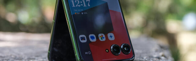Get a Motorola Razr Plus 2024, a smartwatch, and earbuds for just $700!