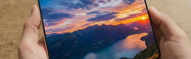 Apple might have dissected this Android foldable to recreate its crease-less screen